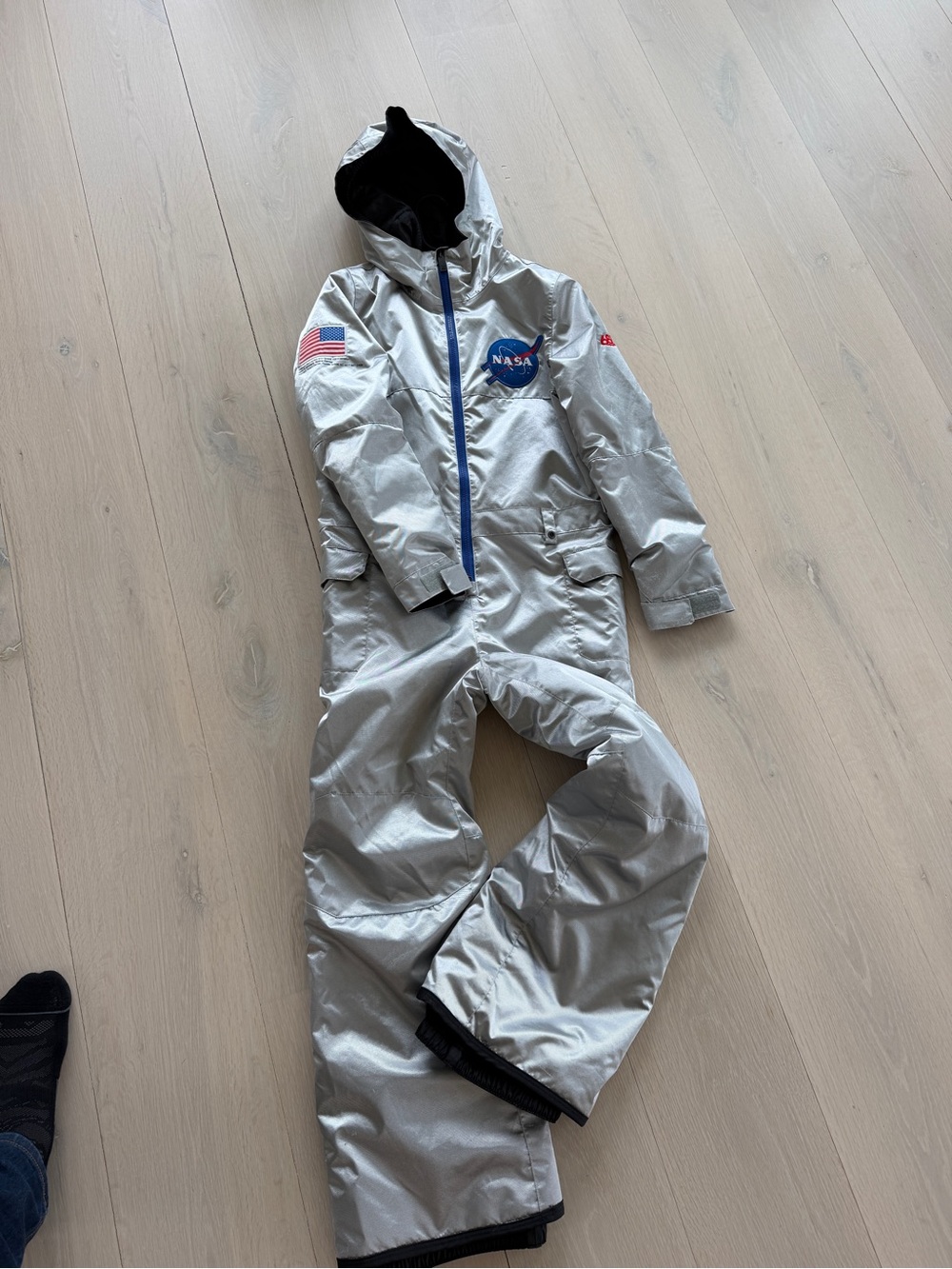 NASA Silver ski suit, 10K waterproof, insulated. Youth M